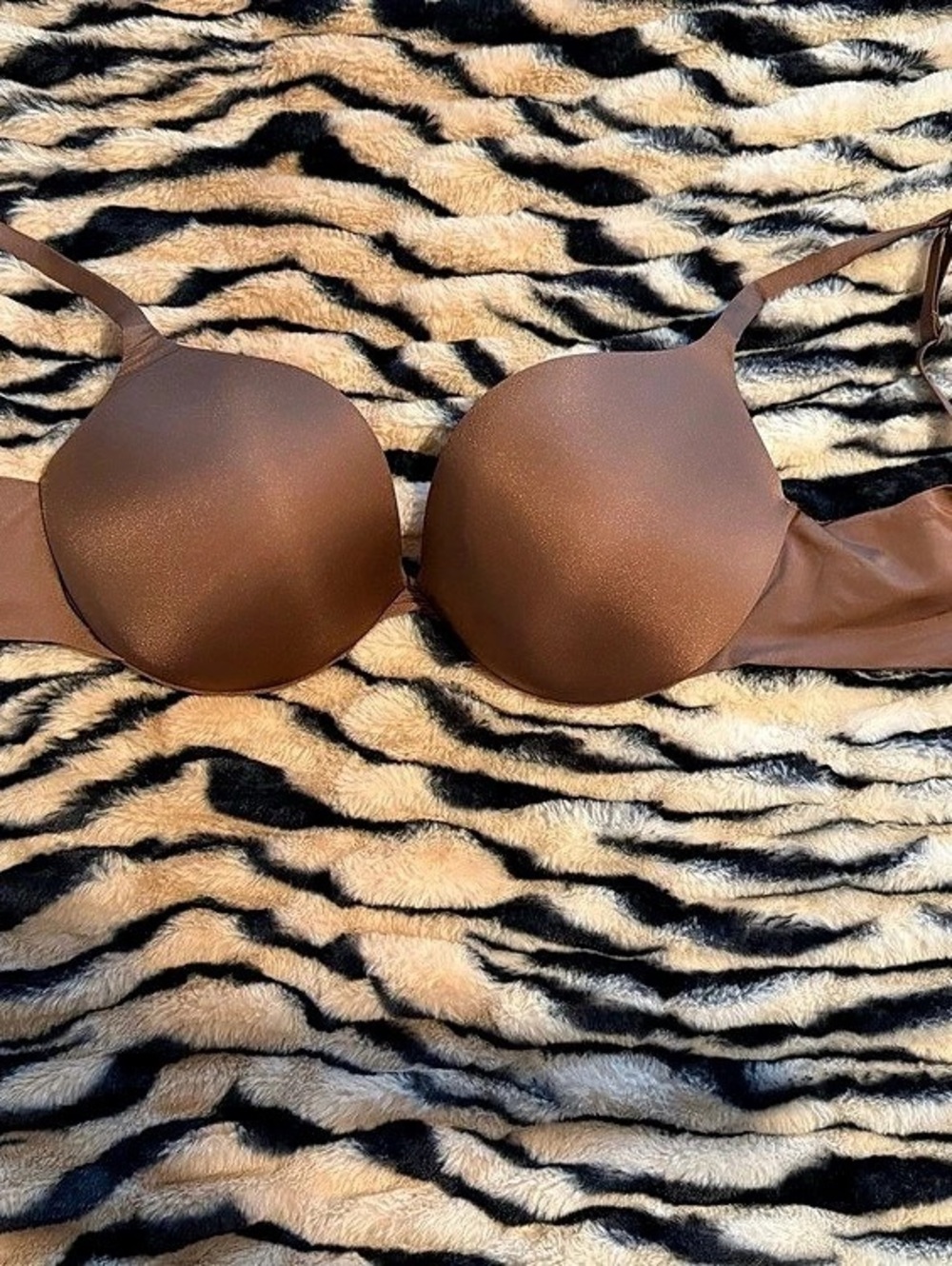 SKIMS ULTIMATE PUSH UP PLUNGE BRA in Jasper